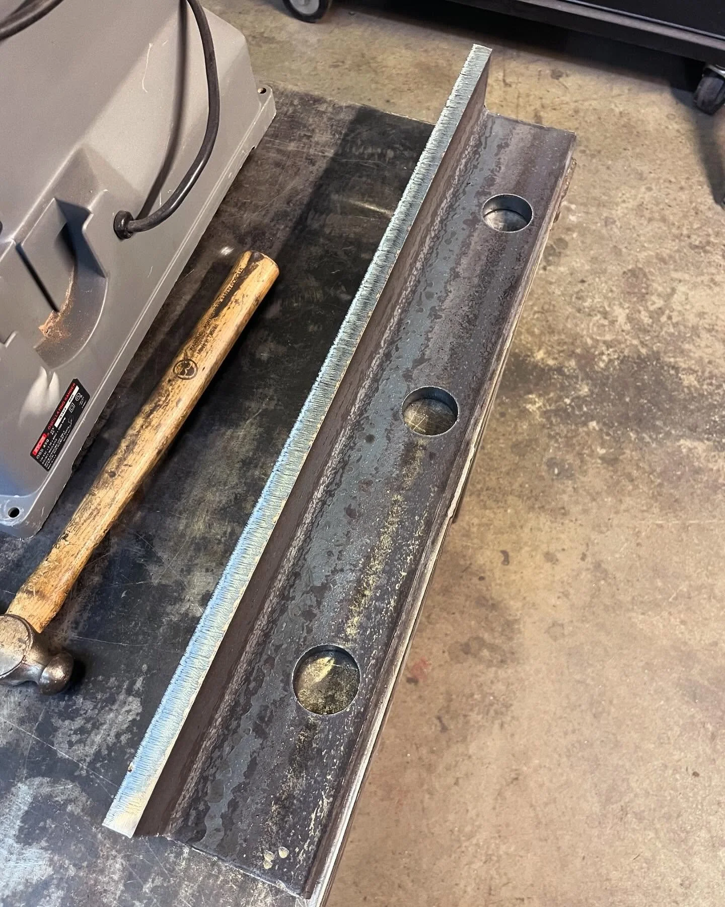 These were some beefy steel angles!  5/8&rdquo;x4&rdquo;x4&rdquo; A36 steel angle cut down to 3&rdquo;x4&rdquo; w/ holes on our 6kw rotary tube laser 💪 📐  9 parts per stock stick. 

We are ready for your tube laser projects! 

#lasercutting #metal 