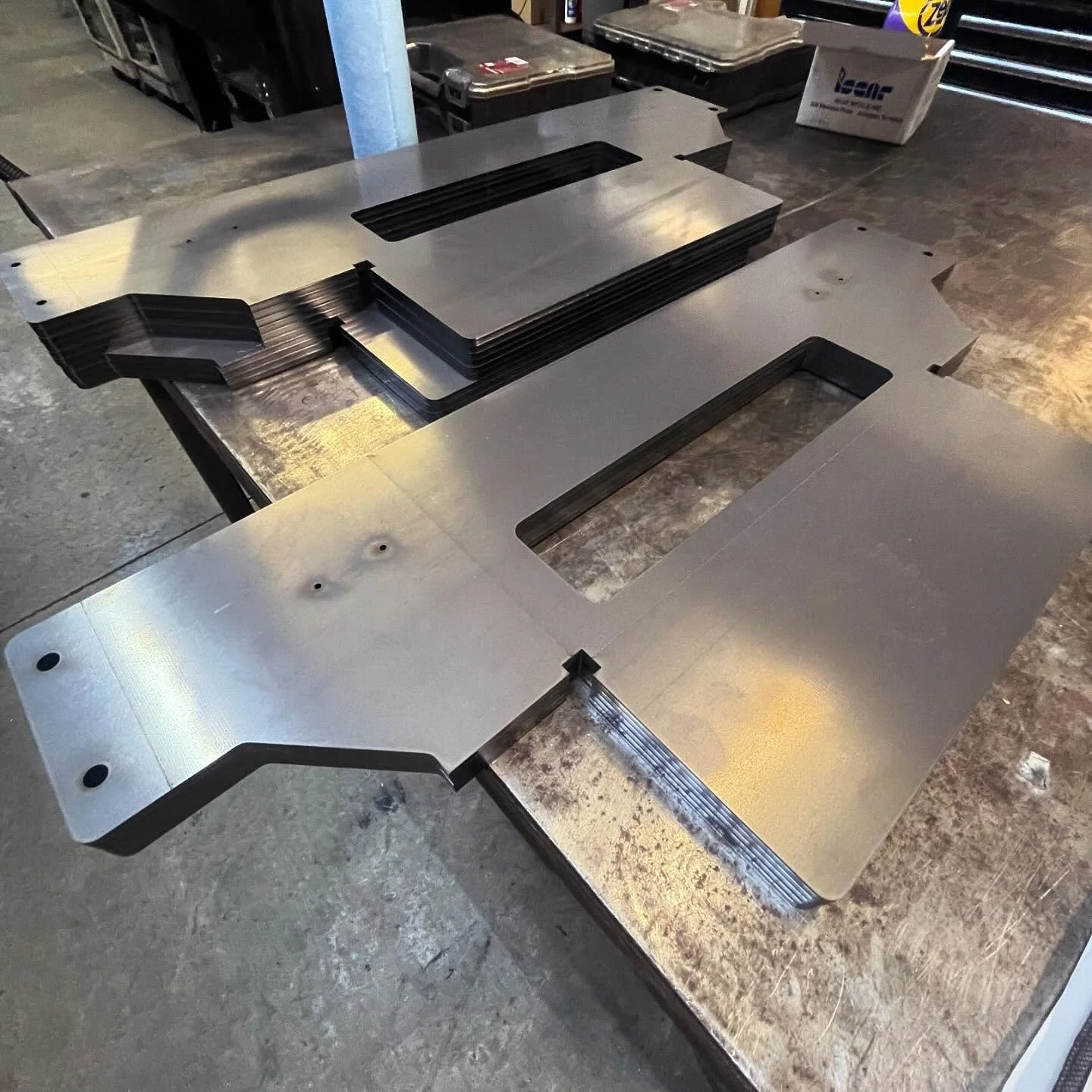 These 1/4&rdquo; steel covers cut and formed up nicely!! Contact RHE anytime for your metal cutting and forming needs!

#lasercutting #pressbrake @mateprecisiontechnologies @bodor_laser_ #fabrication #smallbusiness #manufacturing #ohio