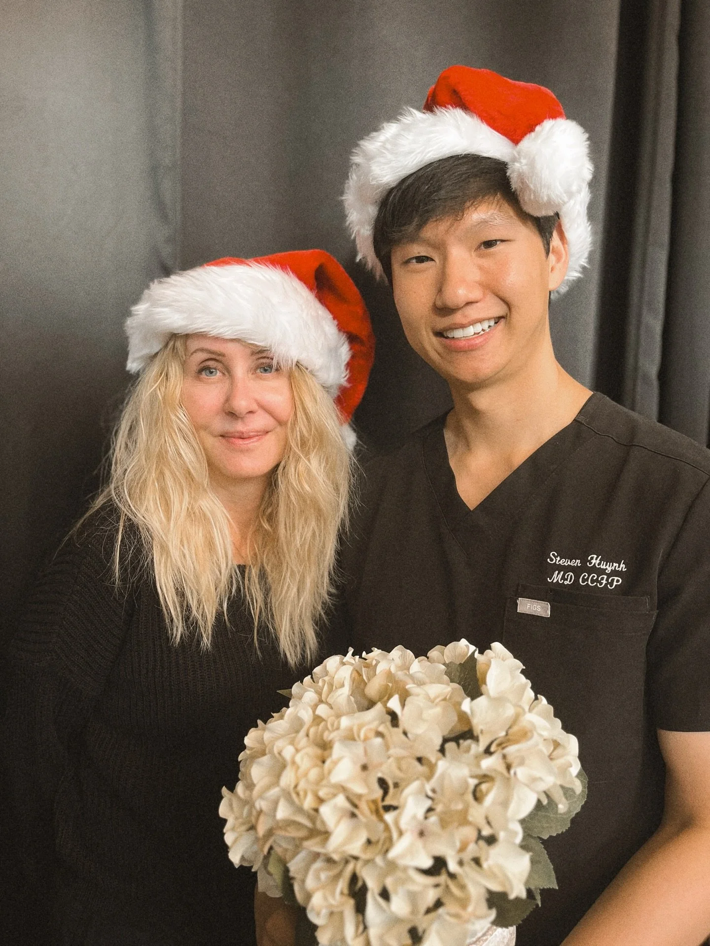 The holiday season is upon us and we&rsquo;re not about to let our EA clients show up to their holiday parties feeling anything less than their most confident, photo-ready selves. 

If you&rsquo;ve been waiting for a sign to book your pre-holiday ref