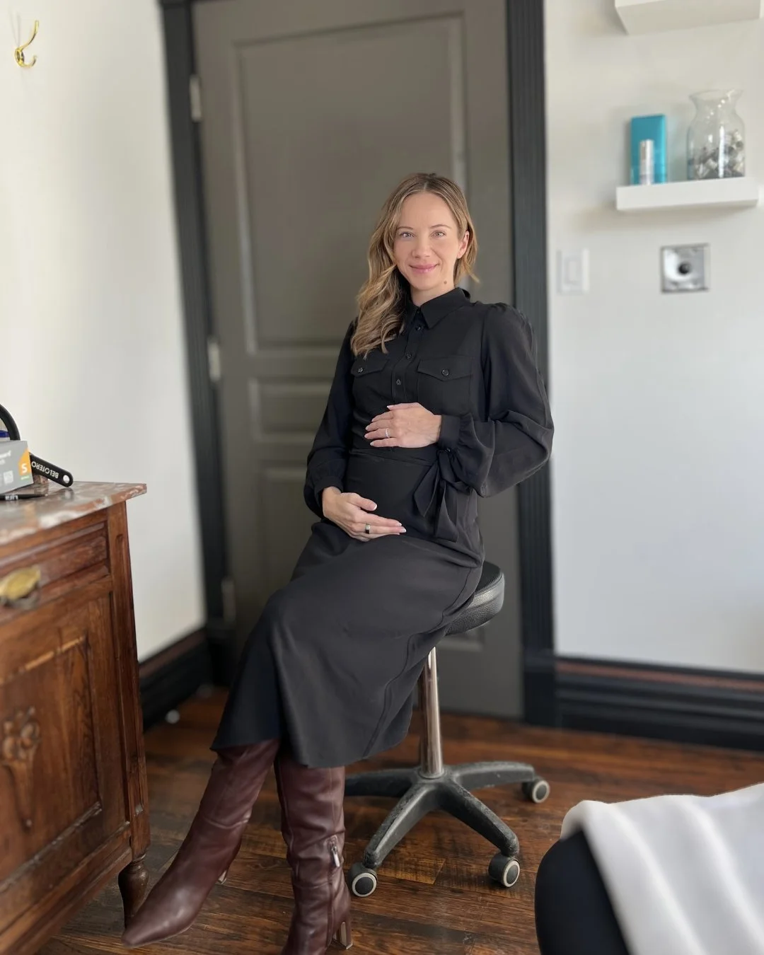 Bittersweet news 🤍
Nurse Erika will be heading on maternity leave soon! 🤰🏼

Her last day in clinic will be April 17, and availability is now very limited. If you&rsquo;re due for a refresh before spring, now is the time to secure your spot!

📍 Tu