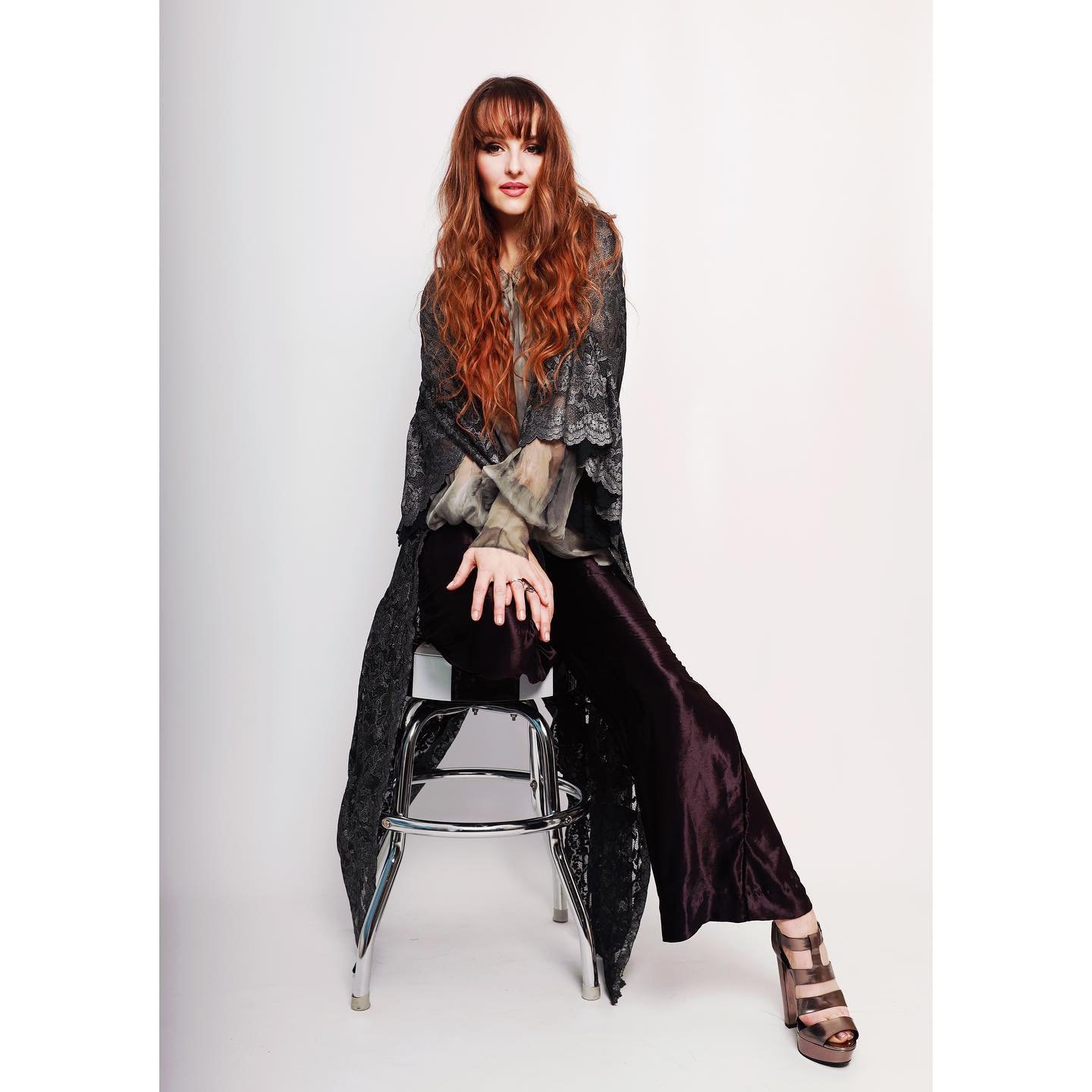 New editorial for @somethingdifferentmagazine featuring few new looks from the collection
In this shot - silver kimono dress 👗 over eggplant wide leg velvet trousers and silk chiffon shirt
https://www.sdmag.net/stories/categories/fashion
Photog