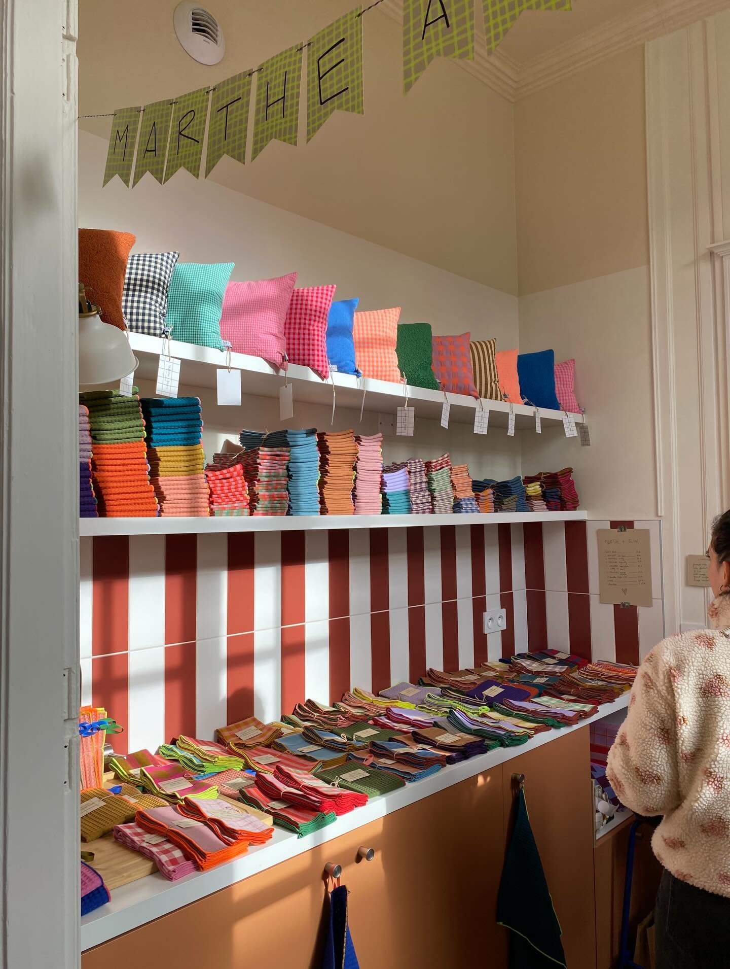 Merciiiiiiiii la team @lechouettemarket pour l&rsquo;organisation de ces fabuleux &eacute;v&eacute;nements dans des lieux atypiques 🩷 
Merci &agrave; tous les visiteurs venus nombreux ❤️ tant de compliments, de bons moments partag&eacute;s et de rig