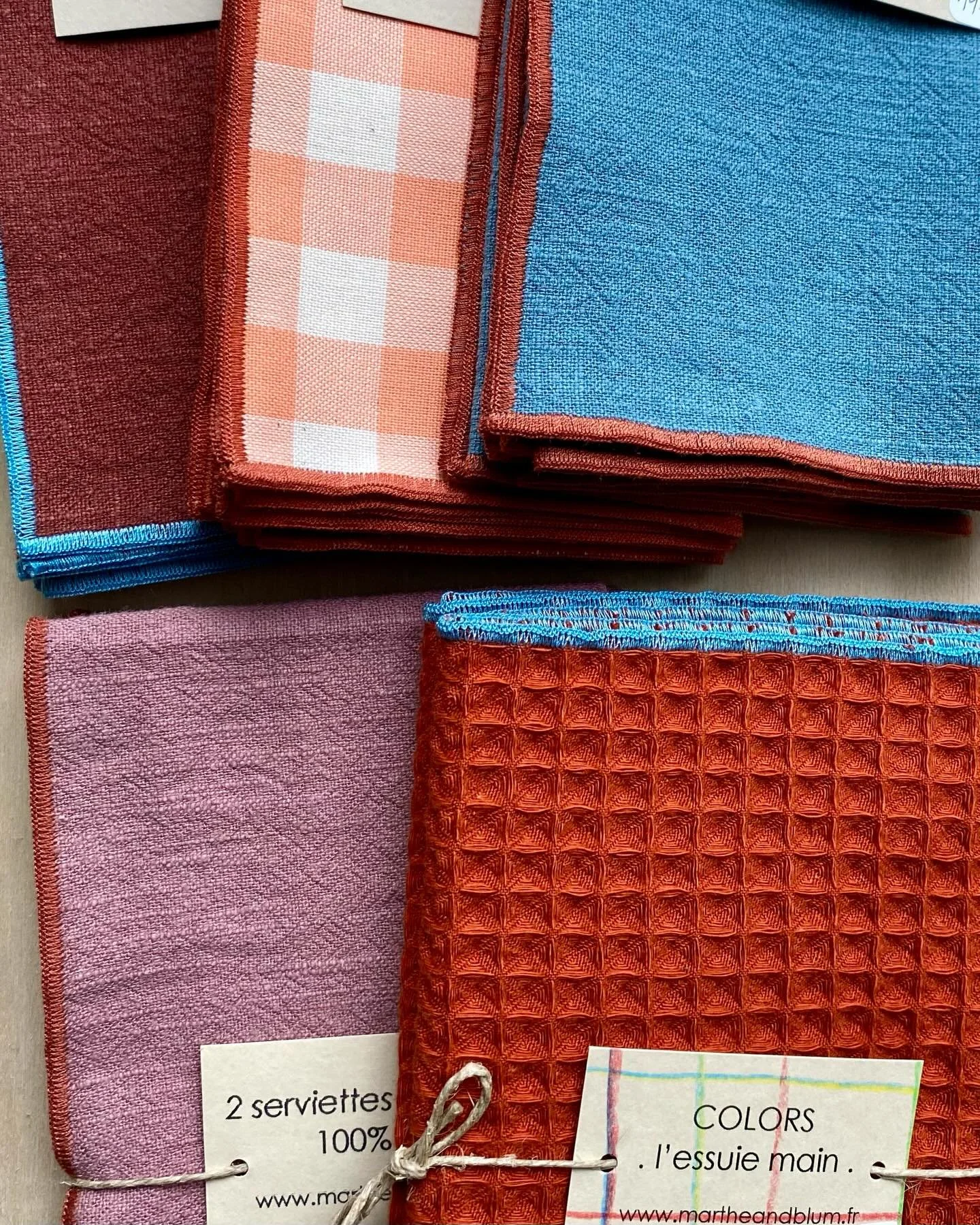 Samedi la boutique @lechouettemarket r&eacute;ouvre ses portes apres une mini pause ! 
Pour l&rsquo;occasion d&eacute;couvrez des petites nouveaut&eacute;s @martheandblum et un r&eacute;assort de vos couleurs pr&eacute;f&eacute;r&eacute;es ❤️ 
La bou