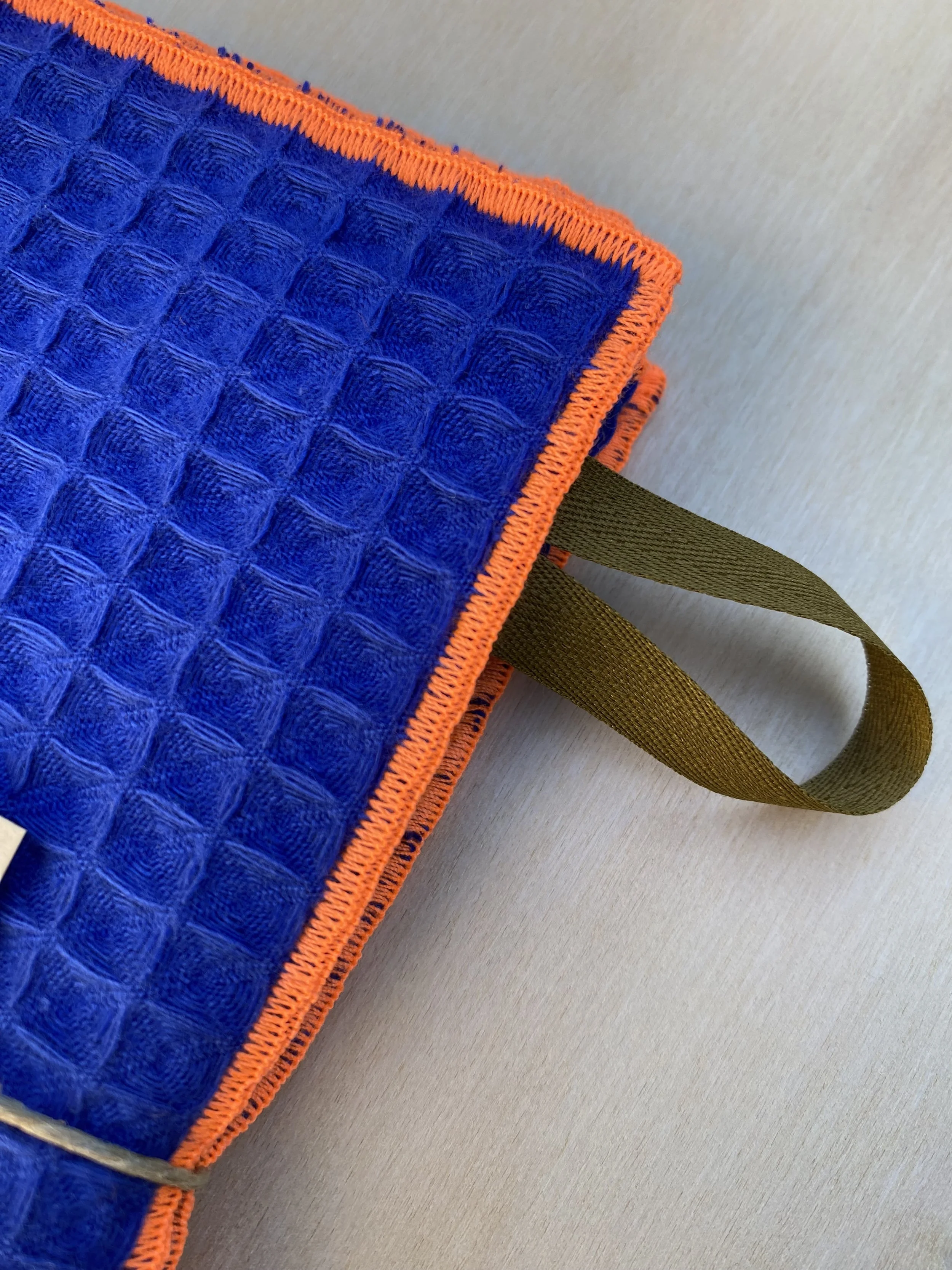 Essuie Main BLEU Orange Fluo Zoom.jpeg