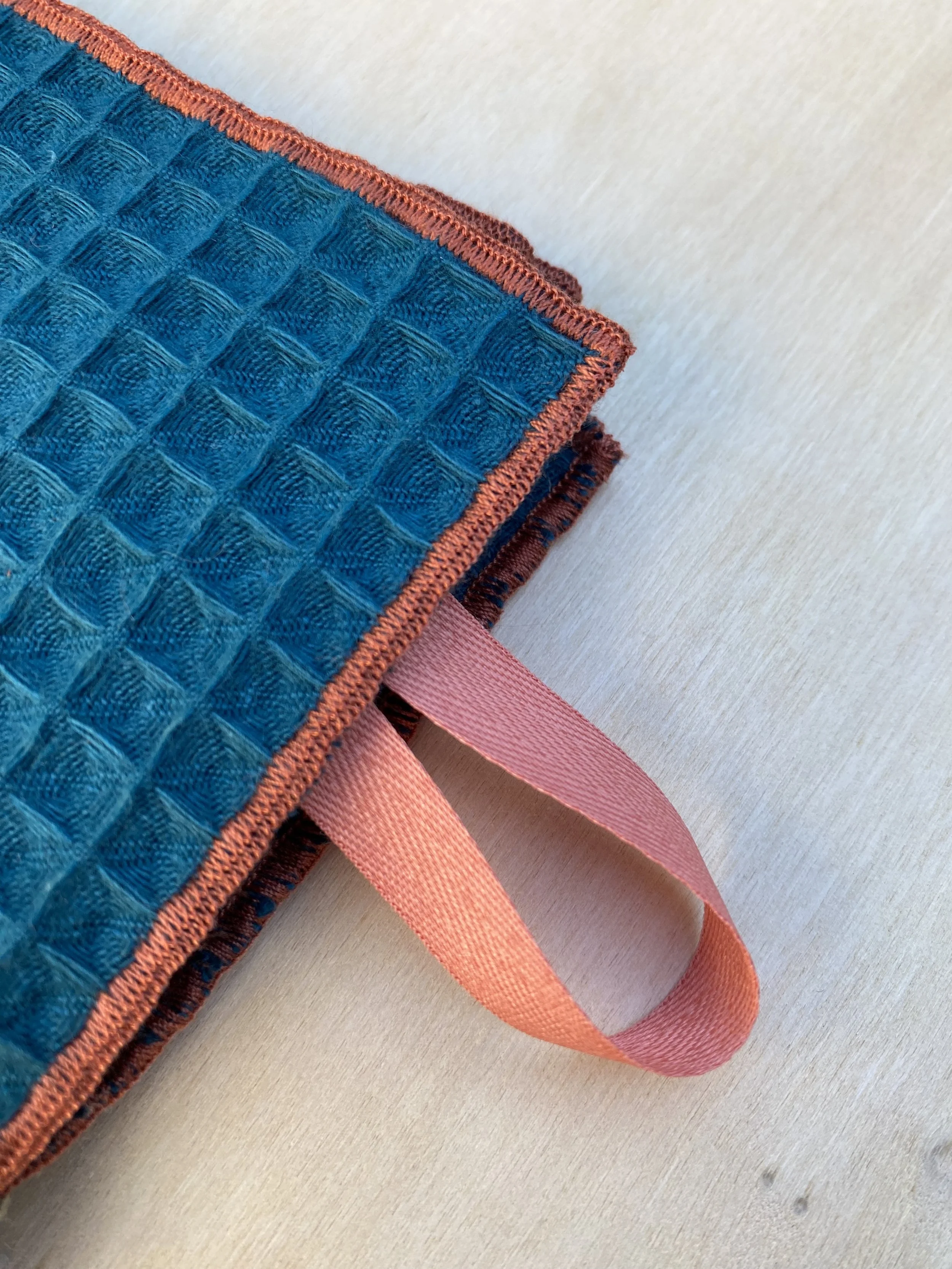 Essuie Main EMEURAUDE Brique Zoom.jpeg