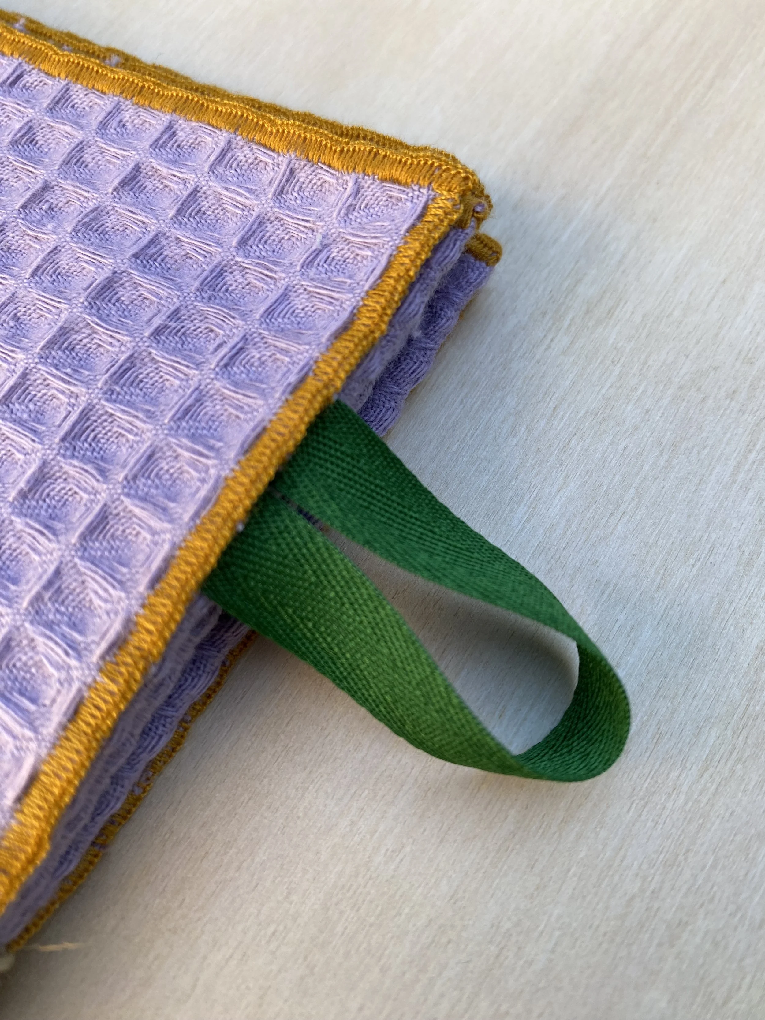 Essuie Main MAUVE Ocre Zoom.jpeg