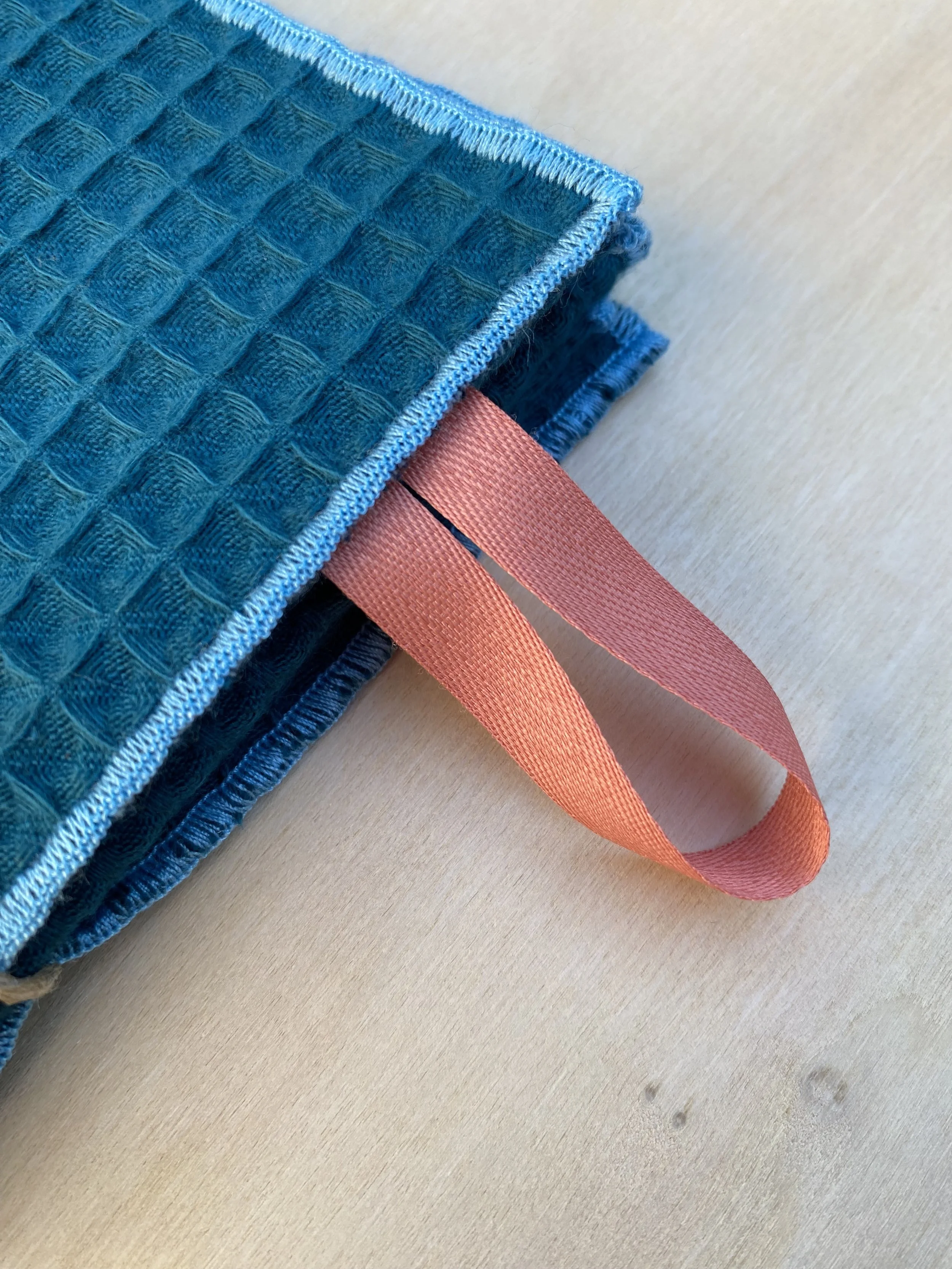 Essuie Main EMEURAUDE Bleu Ciel Zoom.jpeg