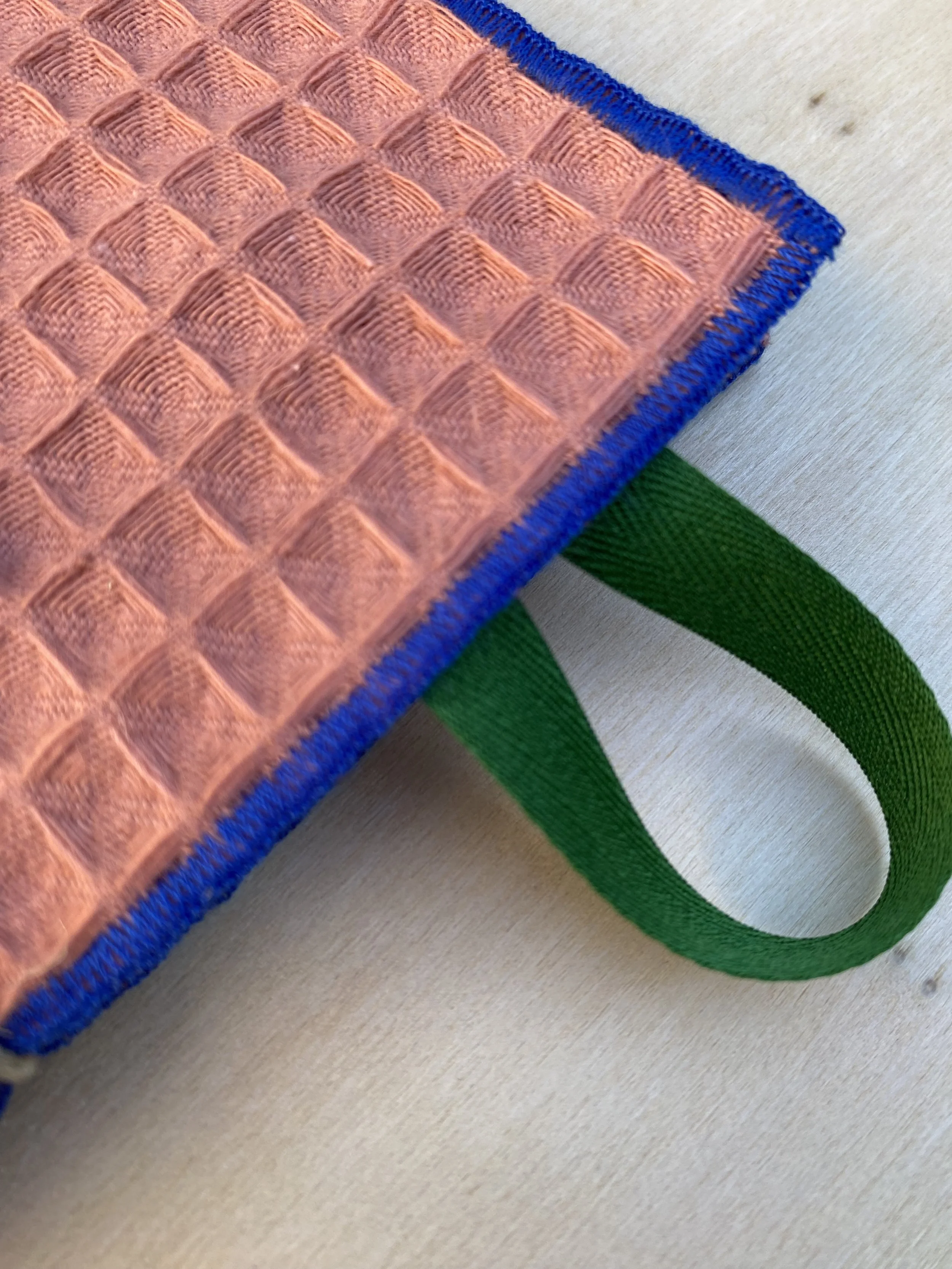 Essuie Main NUDE Bleu Zoom.jpeg