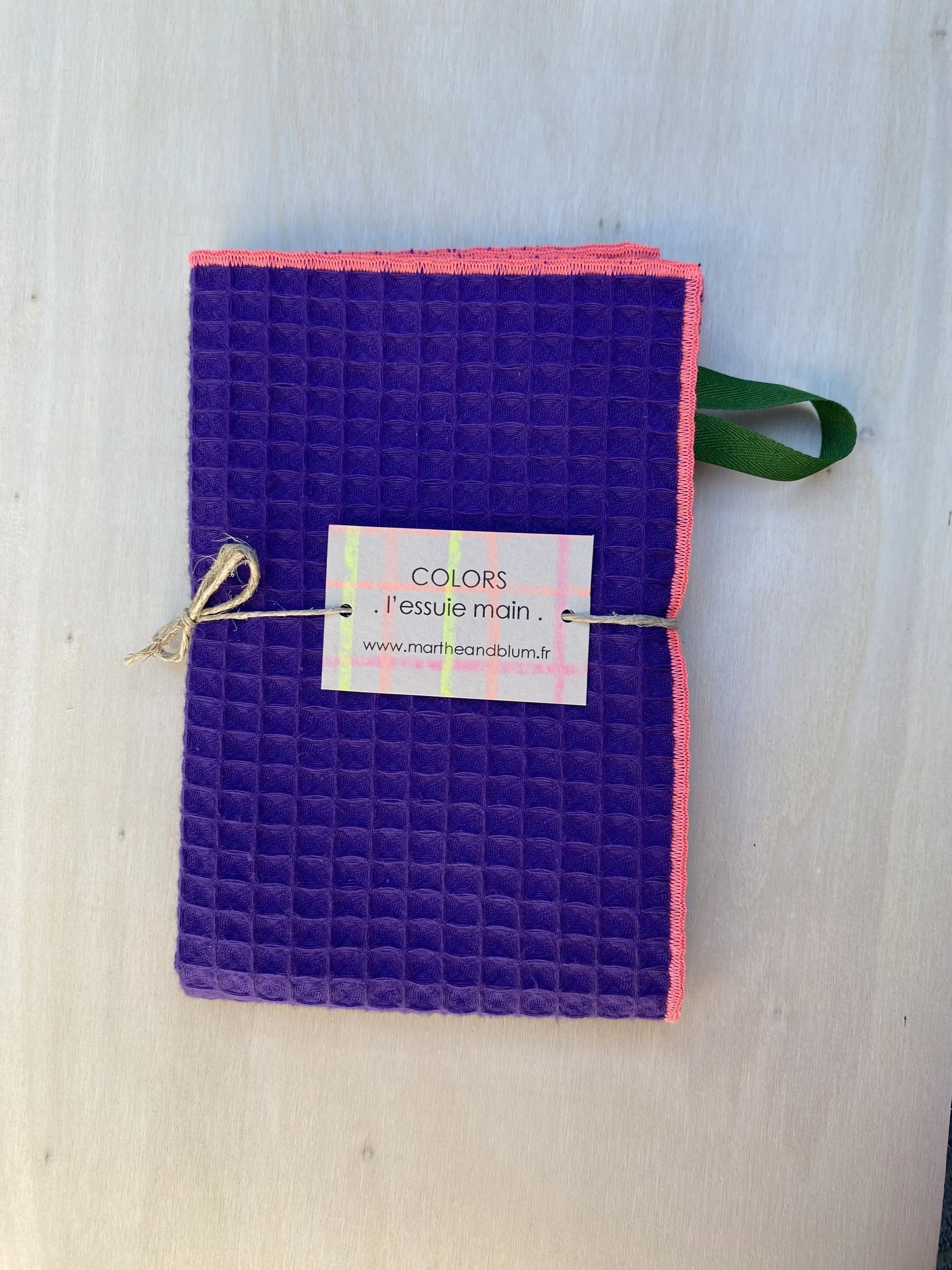 EM VIOLET ROSE FLUO.jpeg