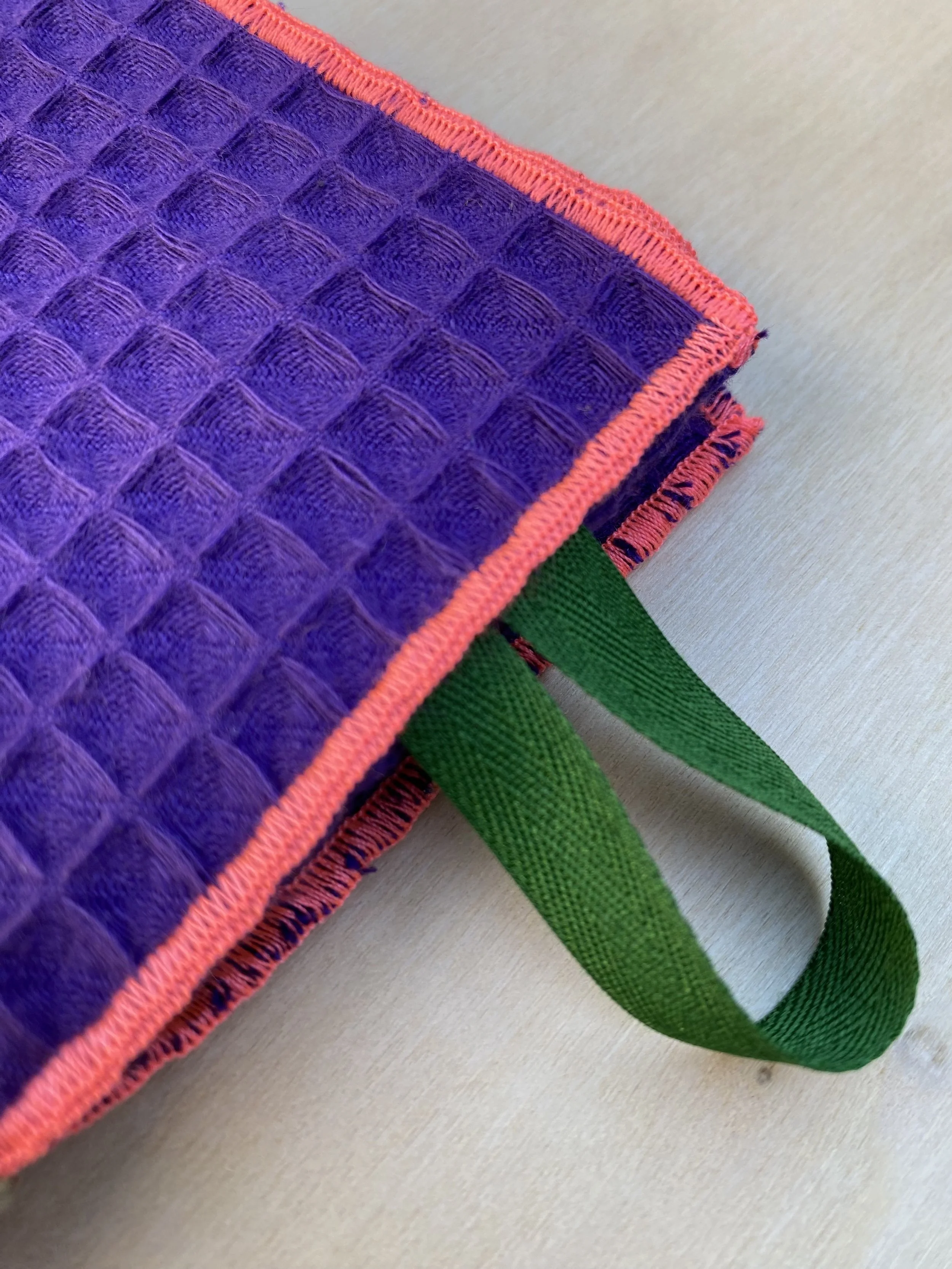 EM VIOLET ROSE FLUO ZOOM.jpeg