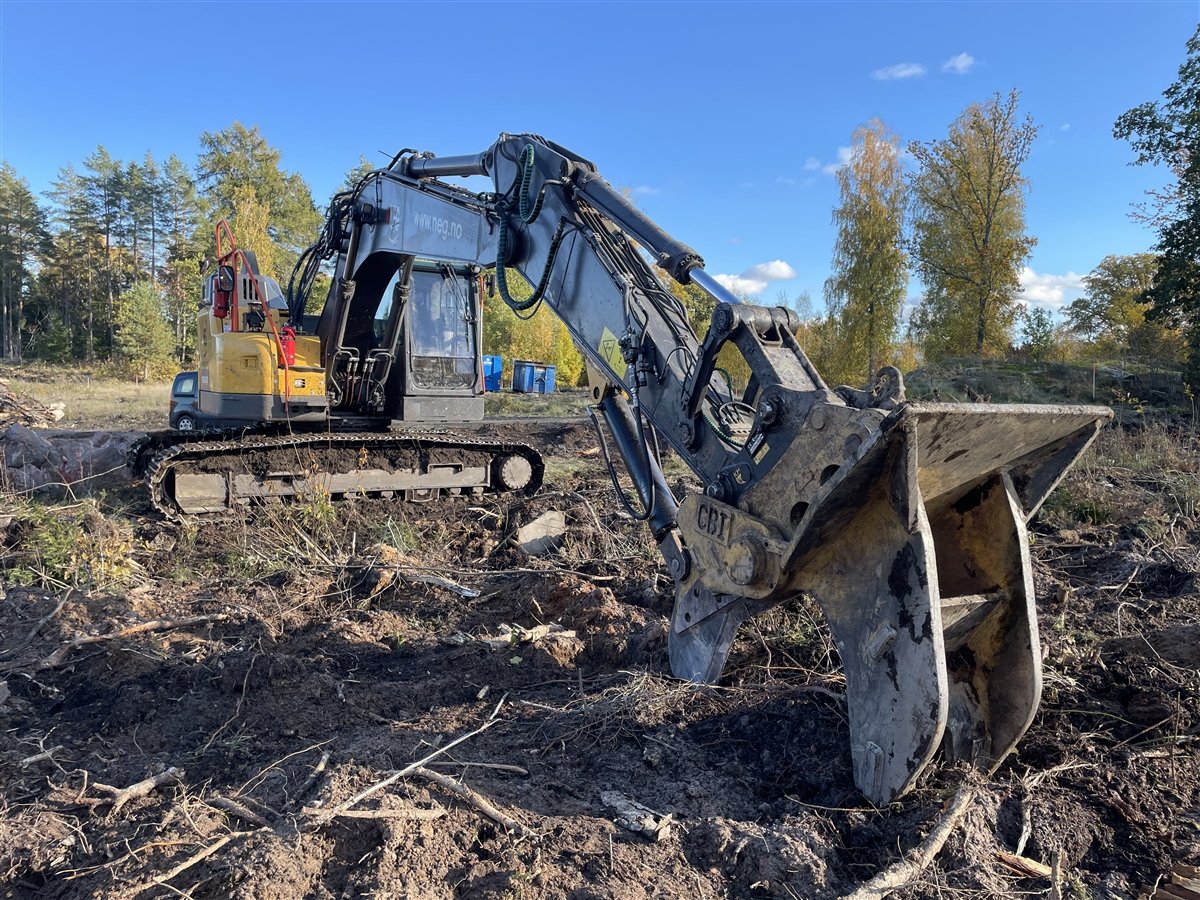 Grävmaskin med specialskopa för stubbrytning från Norbio