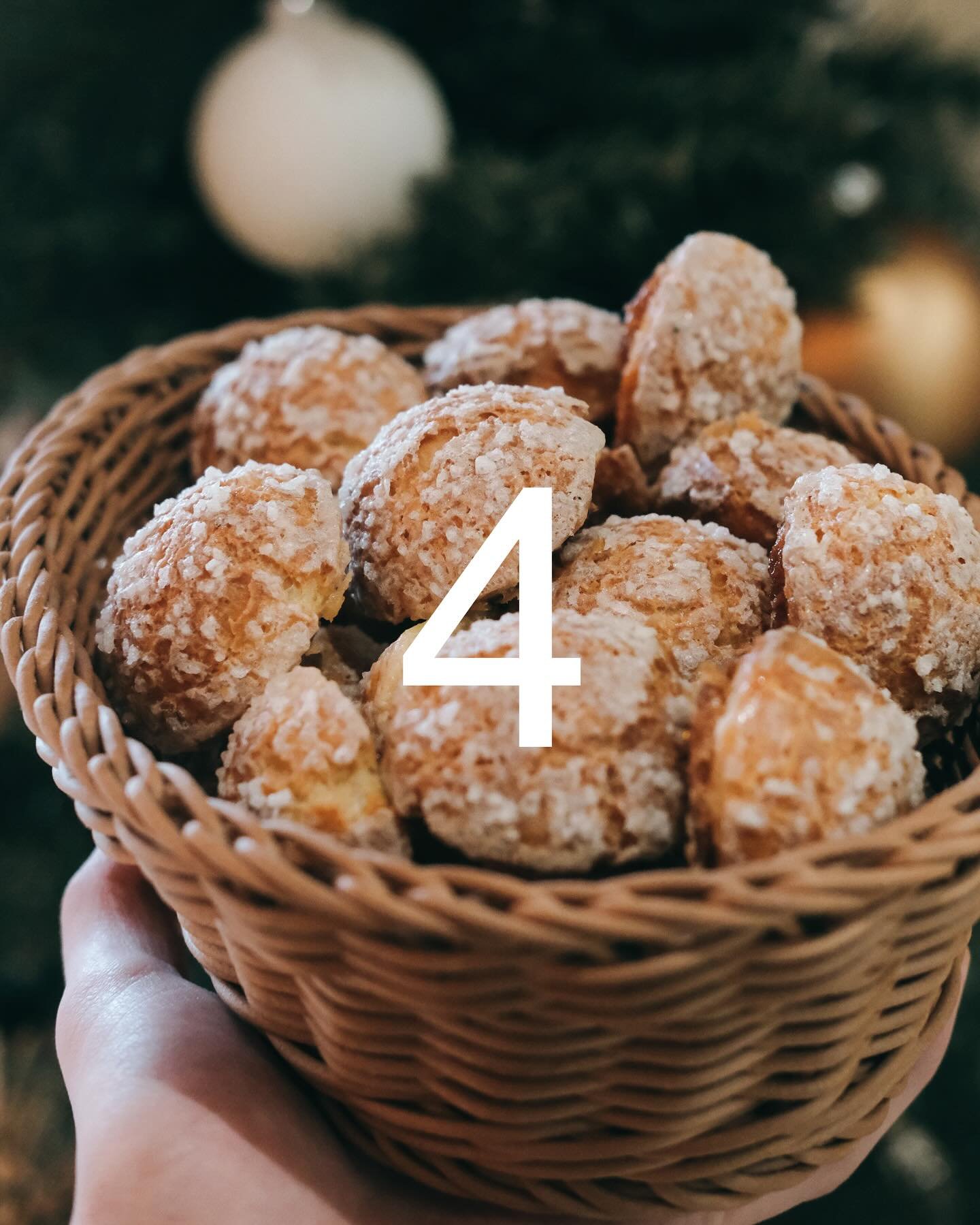⭐️ JOUR 4 ⭐️ Aujourd&rsquo;hui (04/12/24) tentez de remporter &laquo;&nbsp;votre &acirc;ge en chouquettes&nbsp;&raquo; !!!!

Les r&egrave;gles du jeu :
*Suivre @augusteetferdinand
*Aimer la publication et identifier 2 personnes qui raffolent de chouq