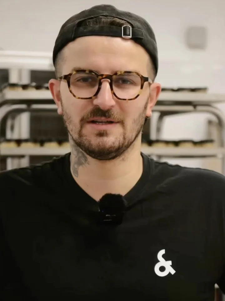 CALENDRIER DE L&rsquo;AVENT 2025 🎁
Vous l&rsquo;attendiez, il est disponible d&egrave;s aujourd&rsquo;hui dans nos boutiques ! Nous l&rsquo;avons imagin&eacute; de fa&ccedil;on ludique avec 18 cases d&eacute;di&eacute;es &agrave; la chocolaterie et 