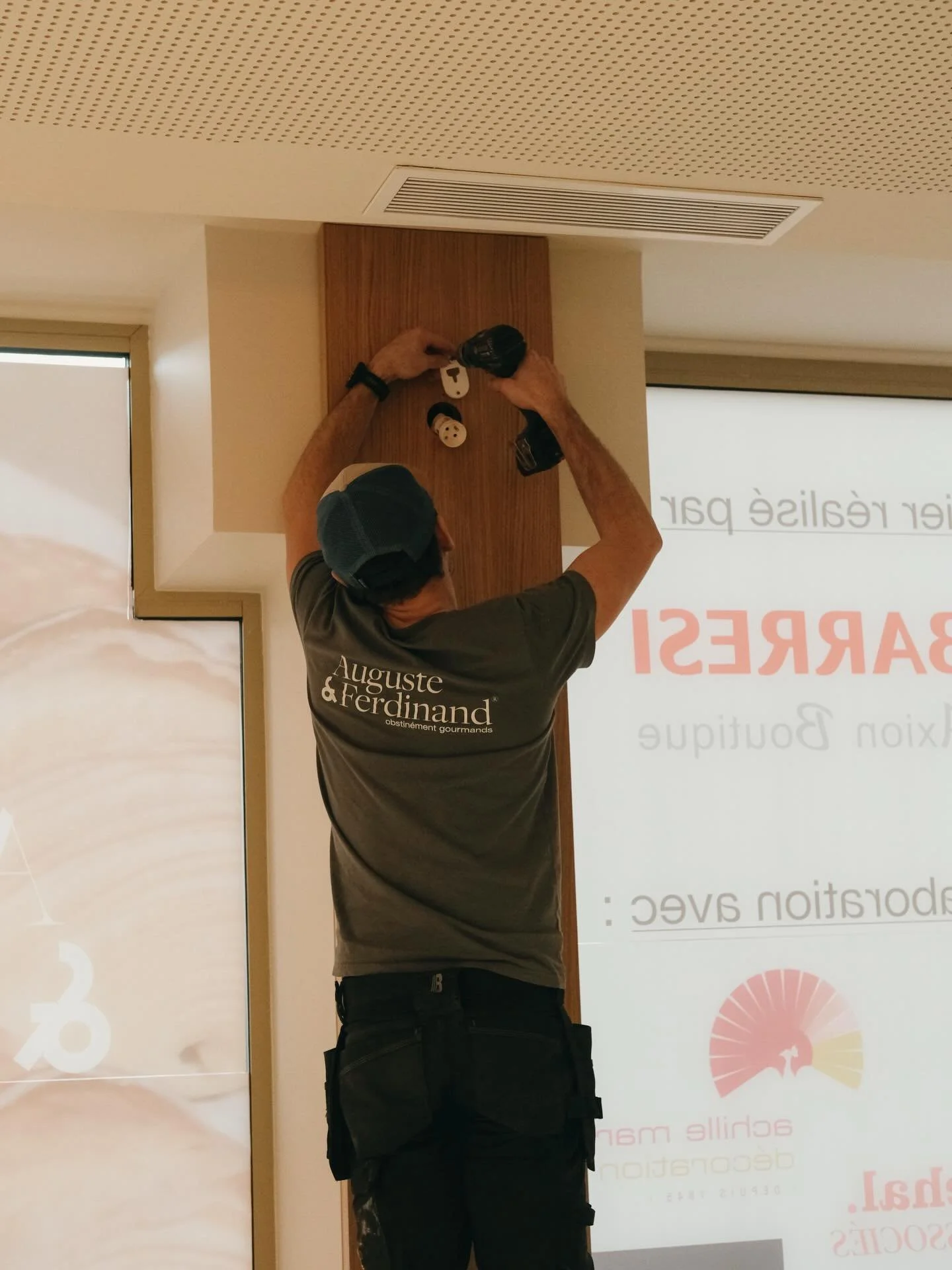 TIC TAC TIC TAC !
Les travaux avancent &agrave; LILLE📍On vous partage quelques clich&eacute;s ! Les d&eacute;tails se dessinent et l&rsquo;impatience grandit !!!! Encore quelques jours avant de d&eacute;couvrir ce qui se cache au 1 rue Nationale, su