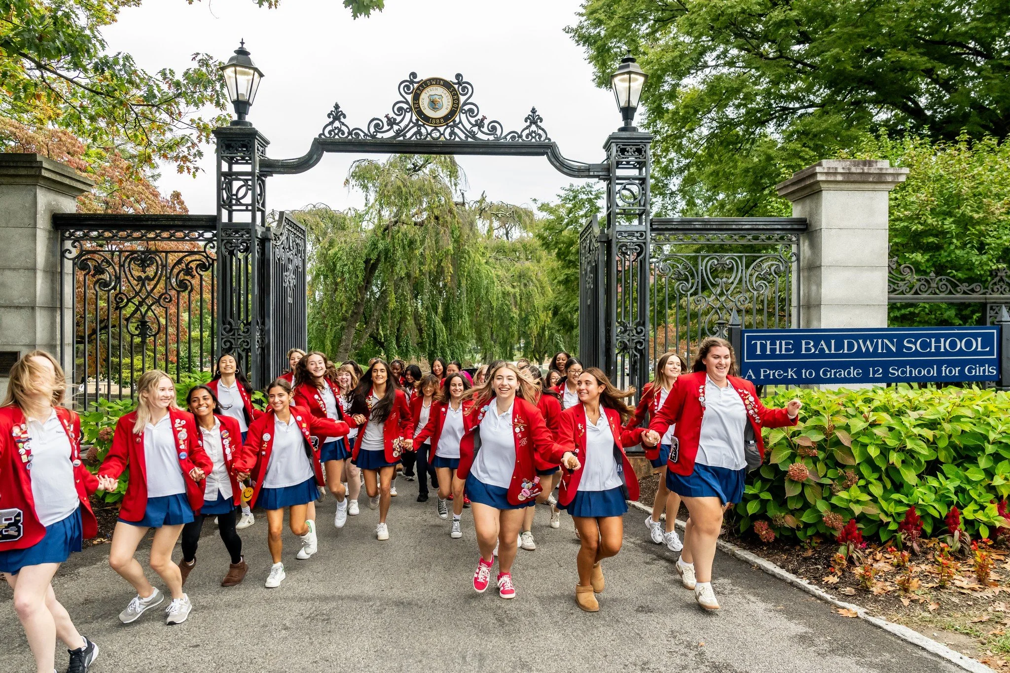 I love this tradition of welcoming the senior class at The Baldwin School.

 #privateschool #marketingphotographer @the.baldwin.school