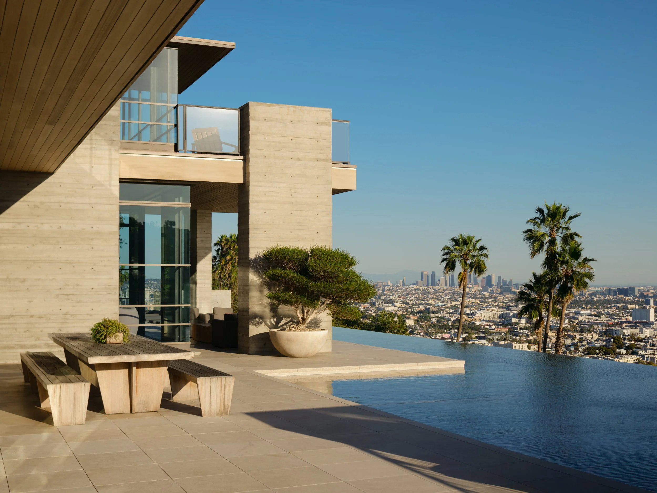Monumentality and Restraint in the Hollywood Hills