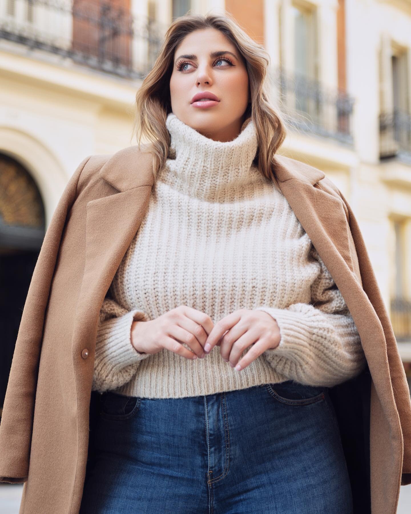 Model: @biancasusanaberry 
Photo: @davidpradesphoto 

#fashion #streetstyle #curvygirl #portrait #fotografomadrid