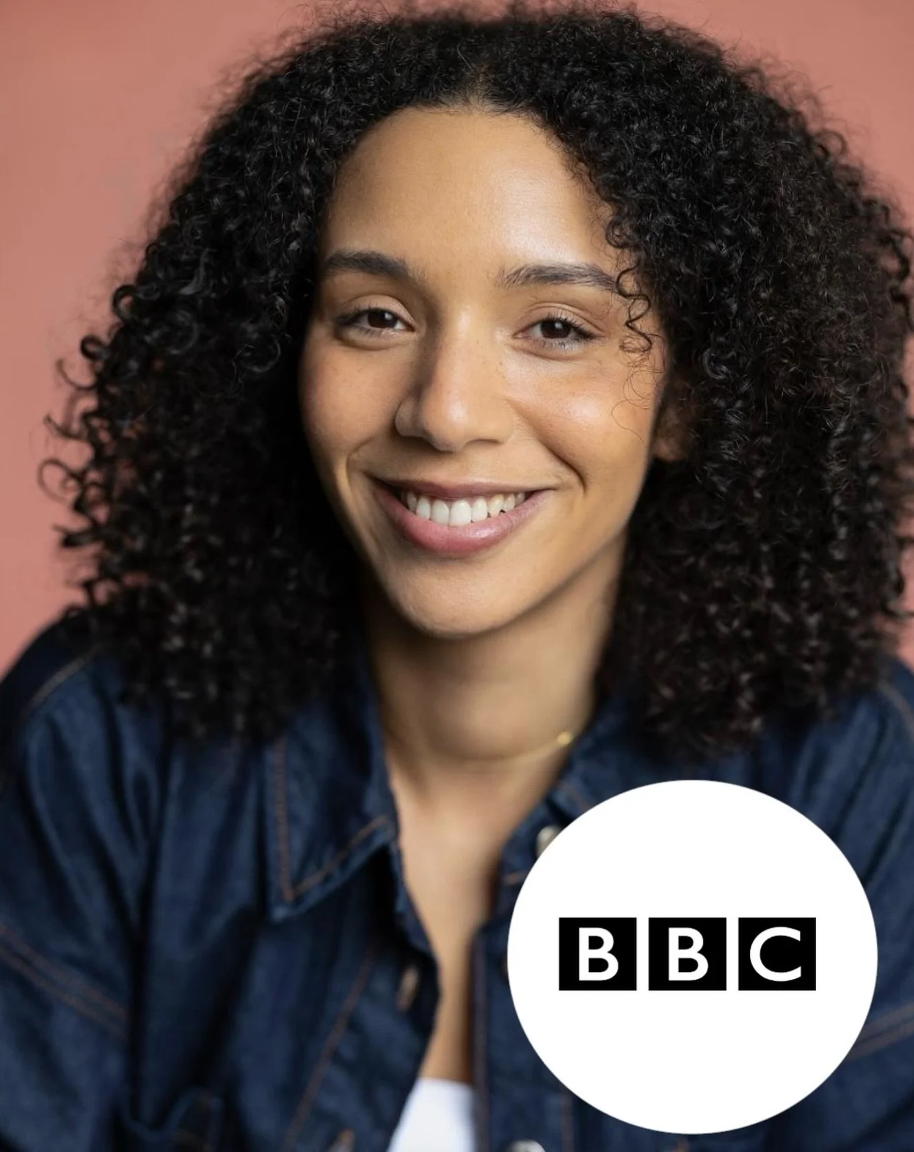 || CLIENT SPOTLIGHT || Shout out to JESSIE VELEZ (@jessie.vlz ) who is filming today on a well known @bbc children&rsquo;s series! 🎥 @cbbc #theamericanagency