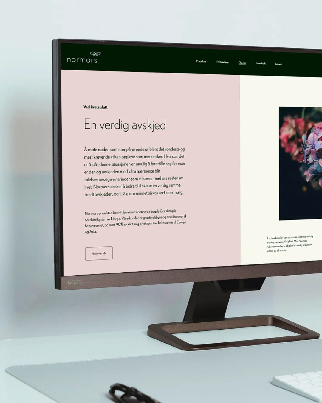 Normors har f&aring;tt oppdatert grafisk profil, nettside og emballasje. 🦋

Normors vart etablert etter at bilde av Mor Teresa p&aring; &laquo;lit de parade&raquo; - med haka bunden opp med bandasje rundt hovudet - prega mediebildet i september 1997