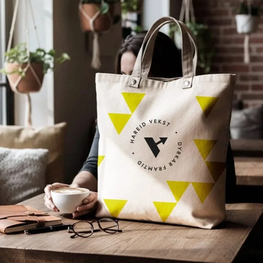 Hareid Vekst på plass med logo og identitet designa av Tegneren