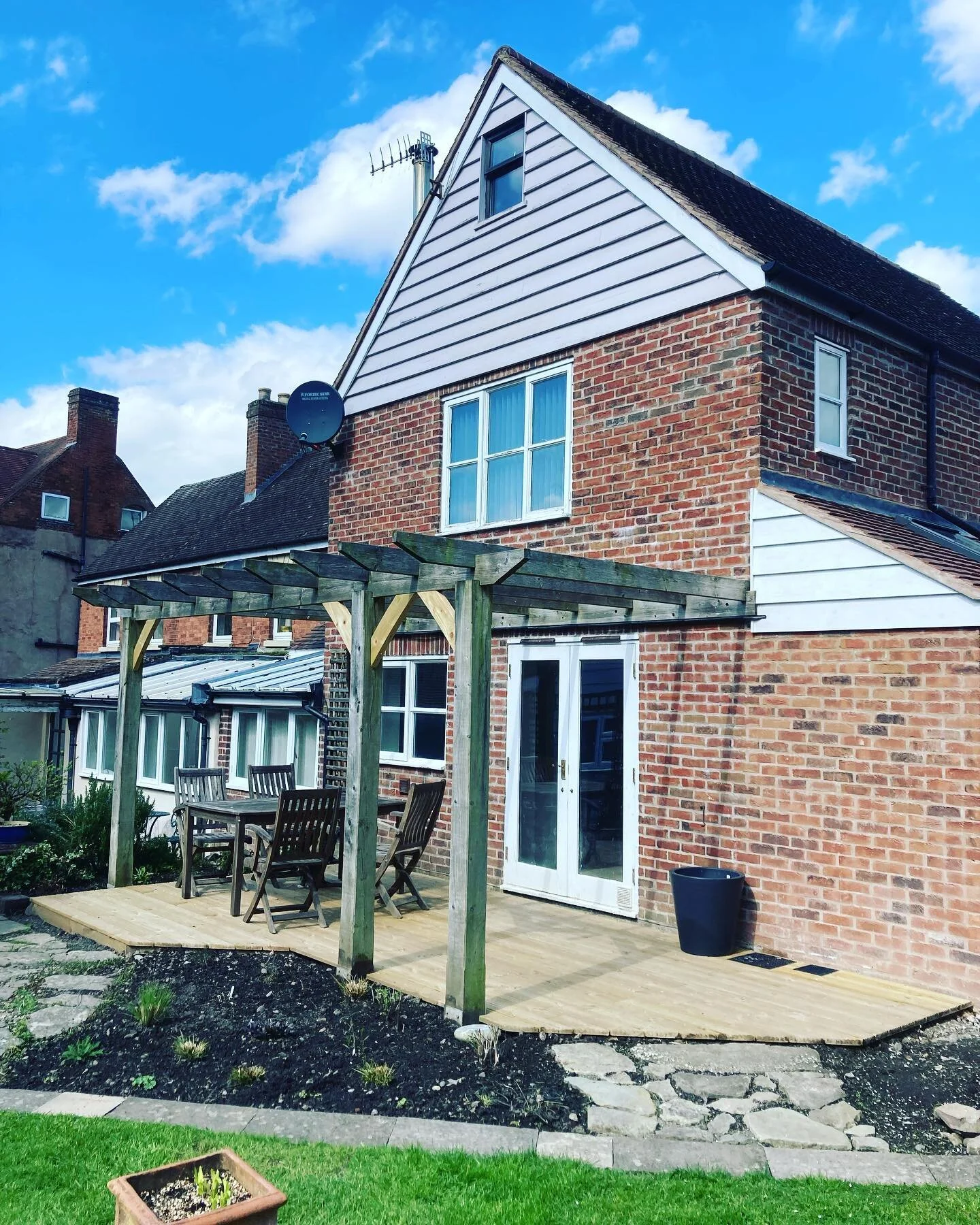 New decked seating area, fresh new weatherboarding added to the gable &amp; a little TLC done on this holiday house ready for the busy summer months ahead. 

#ludlowbuilder #carpentry #decking #pergola #builder #gardenseat #weatherboard #gardenmakeov