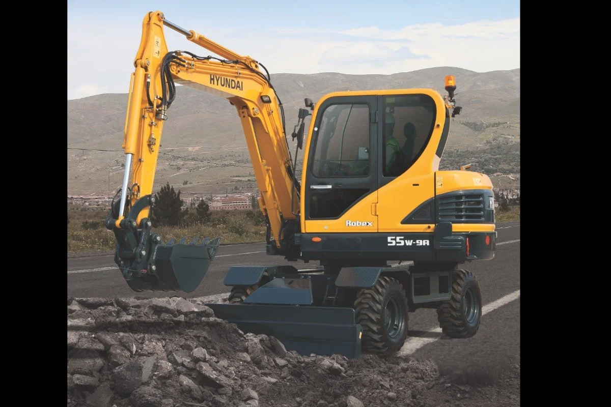 minikone-kaivinkoneet-Hyundai-R-55-W-9A-konevuokraus-tyomaalla.jpg