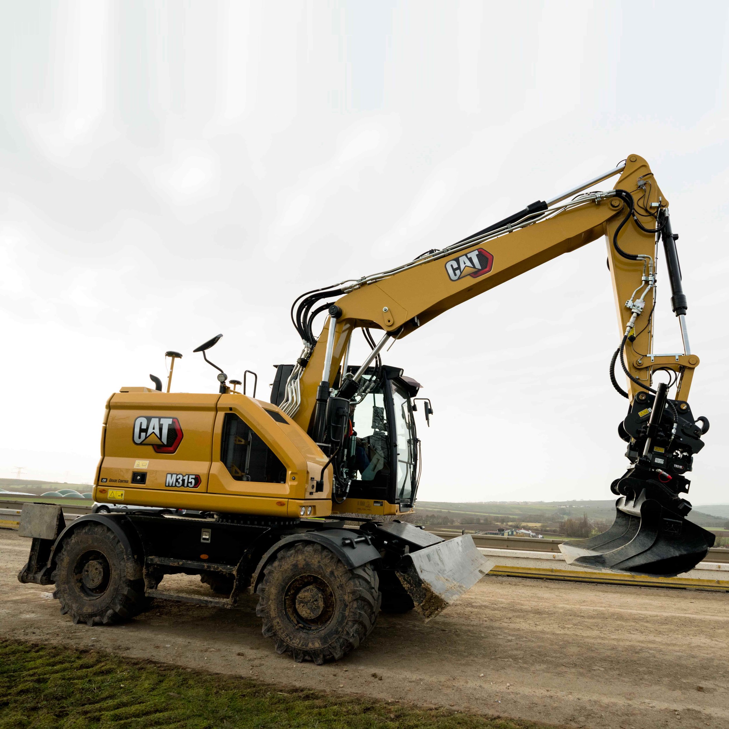 Kaivinkone, pyöräalustainen 16,0-18,0t + roto - Kuva 2 - Minikone.jpg