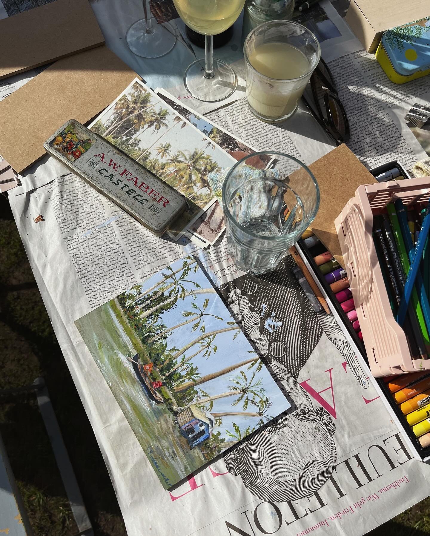 I hosted a little painting workshop this weekend at one of my closest friend&rsquo;s bachelorette party. We stayed at a beautiful farm house with chickens and a big yard and luckily the weather was so good we had the workshop outside in the sun. 
We 