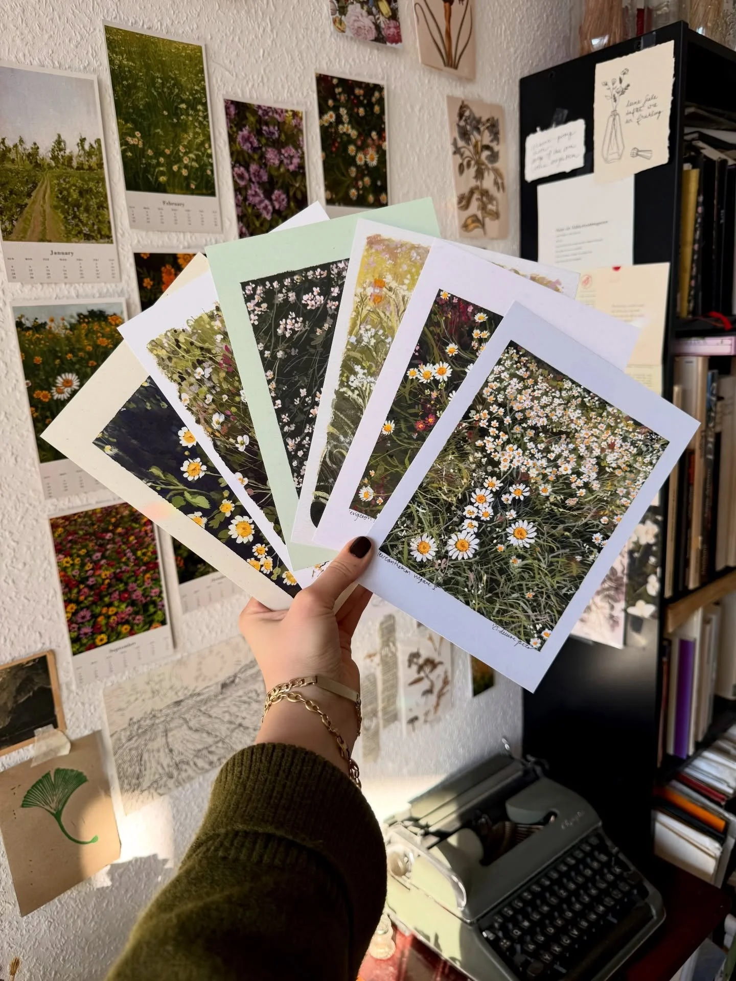 Hi!! Here are all currently available art prints in a colour sorted way hehe! Also: 20% off until this Thursday! Use code &bdquo;six&ldquo; at checkout - to celebrate six years of my shop ☺️🧡 Thank you for being here! Let me know which one is your f