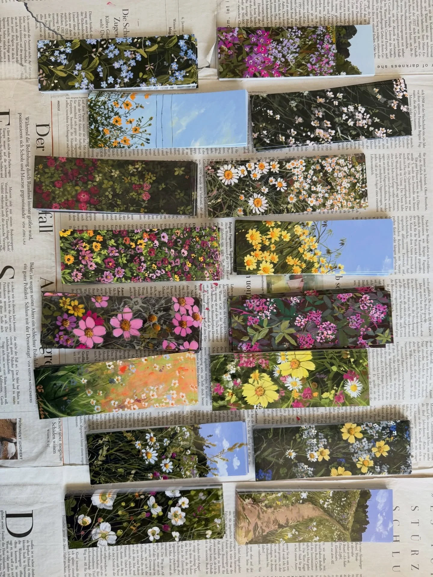 New surprise bookmark sets 📚📖🌸