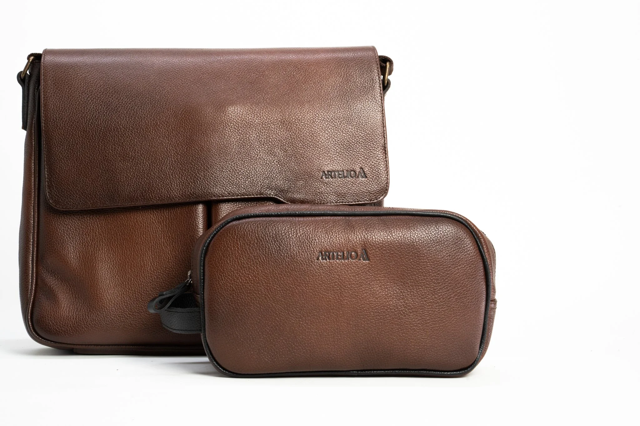 Two brown leather bags, one large and one small, with the brand name 'ARTIELOA' on the front, set against a white background.