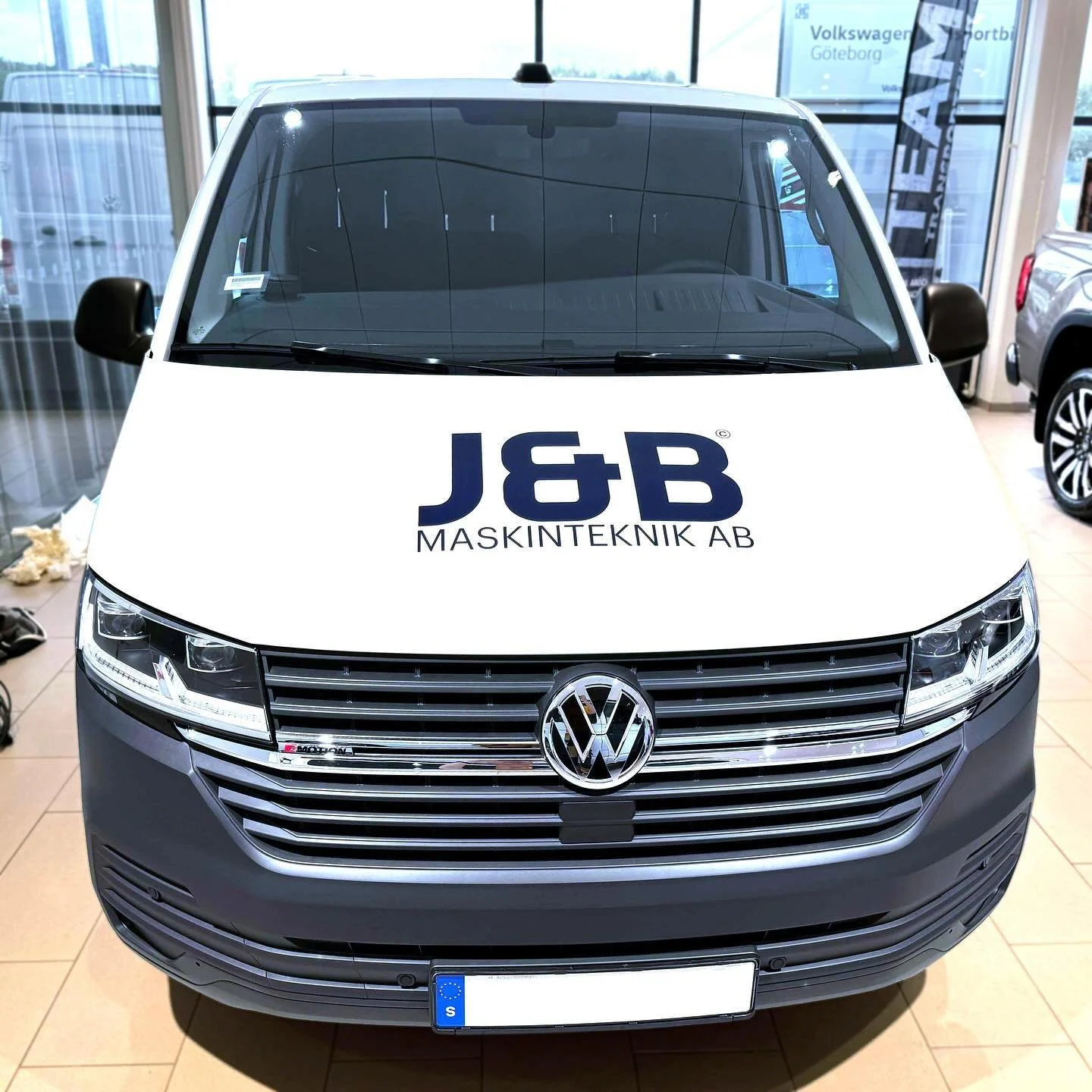 Sista bildekoren satt av @robert.bator7 f&ouml;r @jbmaskinteknik 🙌

Snyggt!

#storformat #bildekor #gothenburg