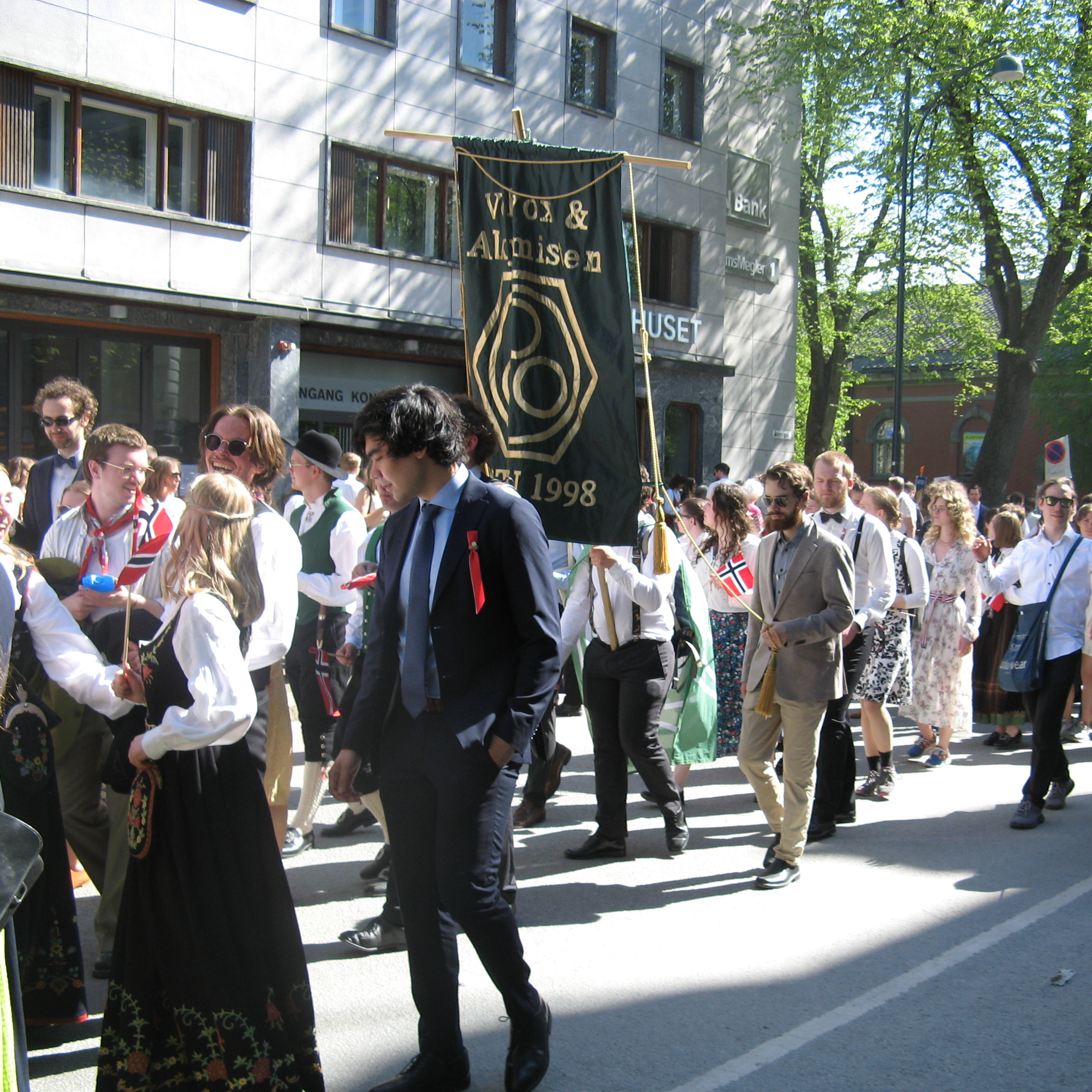 V&A går i 17. mai tog