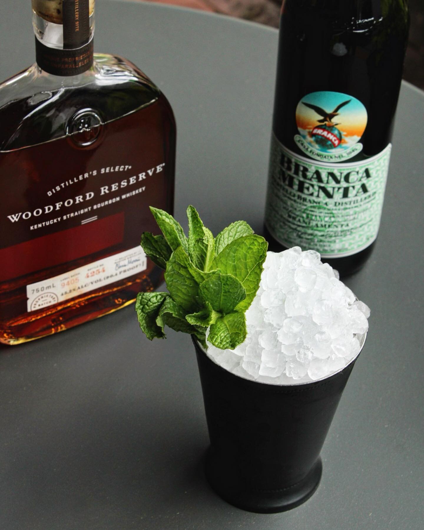 Off to the races with this one!🐎
A little Derby Day special to start the day.
&bull;
{&lsquo;88 Julep}
Woodford Reserve Bourbon
Branca Menta
Creme de Menthe
Fresh Mint 
Demerara
Creme de Cacao
Angostura Bitters
🥃: @not_robertmauer &amp; @t_swine_ 
