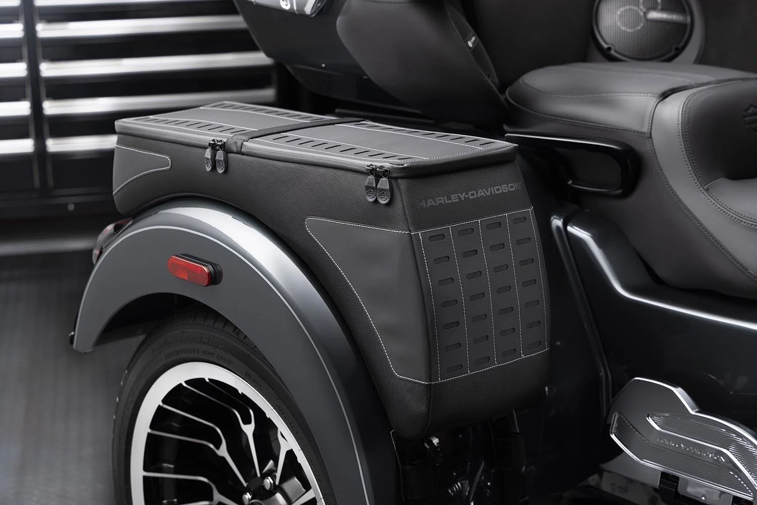 93300190_ob_alt_styl copy.jpg