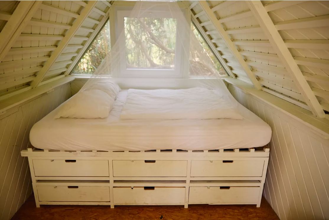 The wooden hut is a comfortable accommodation option.

3 available / 590 € with all beddings