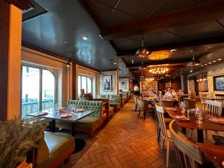 Giovanni's Interior 3.jpg