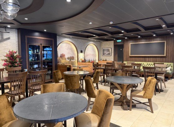 Giovanni's Interior 3.jpg
