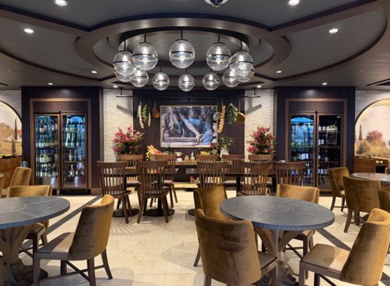 Giovanni's Interior 4.jpg
