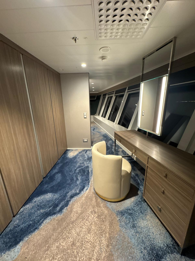 Bridge Suite Vanity.png