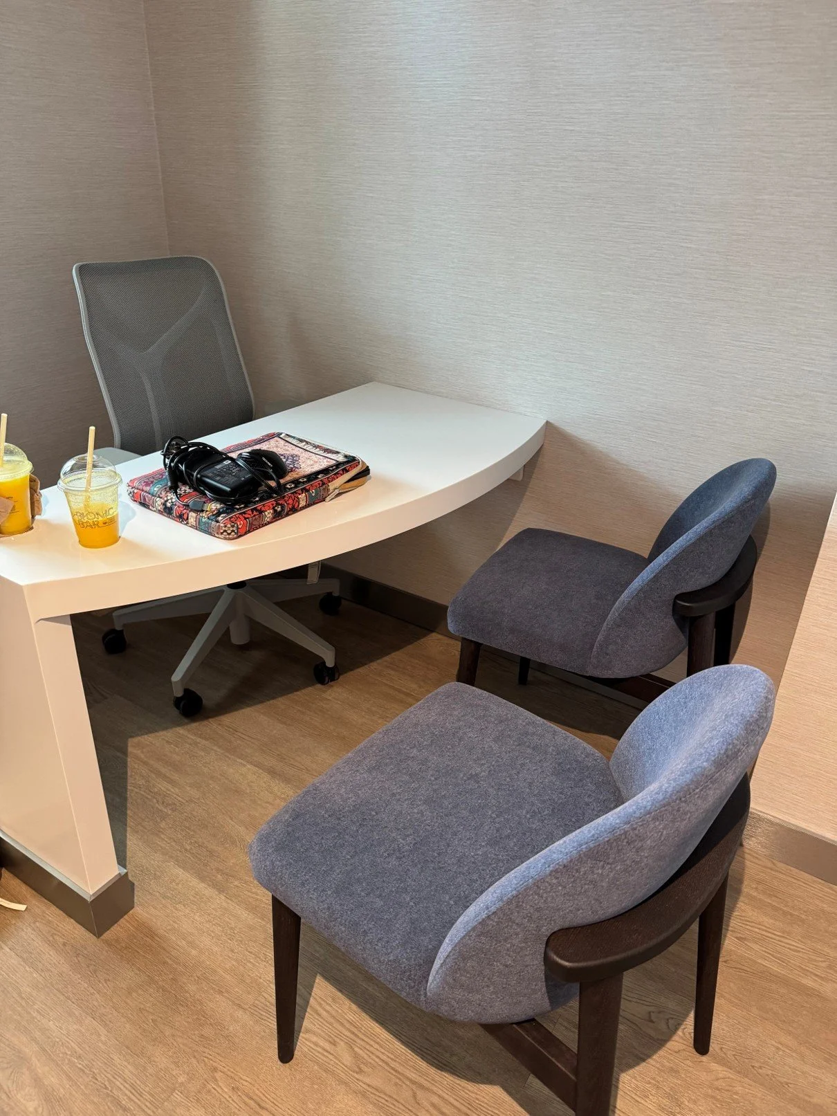 Photo Shorex Back Room Desk.jpg