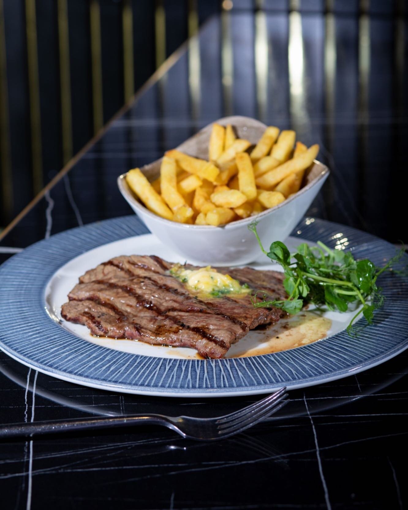 Wednesdays @mojosbrasserie are all about the steak and chips!