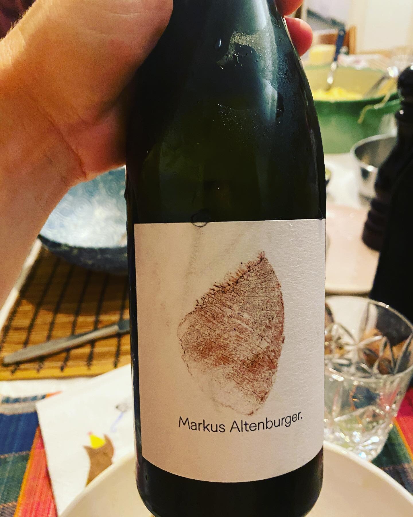 What a great Leithaberg single vineyard Jungenberg from @markusaltenburger! #chardonnay #deluxe with home made fresh noodles from @davidpetercannes and enchanting truffles from Istria. Thanks @mariobernatovic_ofc ! Thanks also to our fabulous neighbo