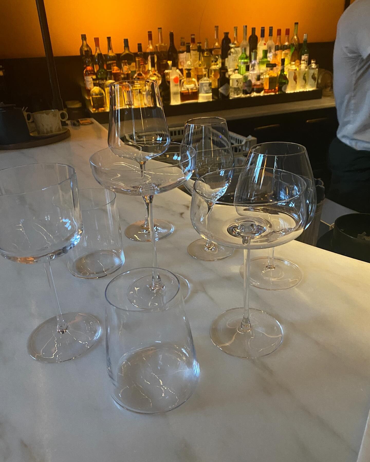 New in Porto &hellip; 
@cozinhadasfloresporto by @nunoviajante &hellip; ❤️ the bar and its glass ware. Looking forward to coming back in October and to having the full dining experience. 

#finedining #casualfine #greatwines