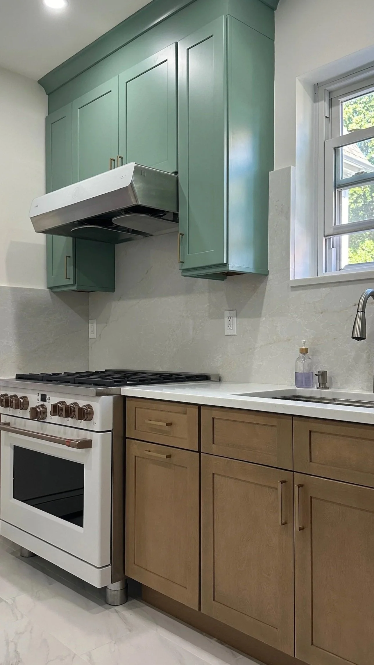 Green & Timber Shaker Cabinetry