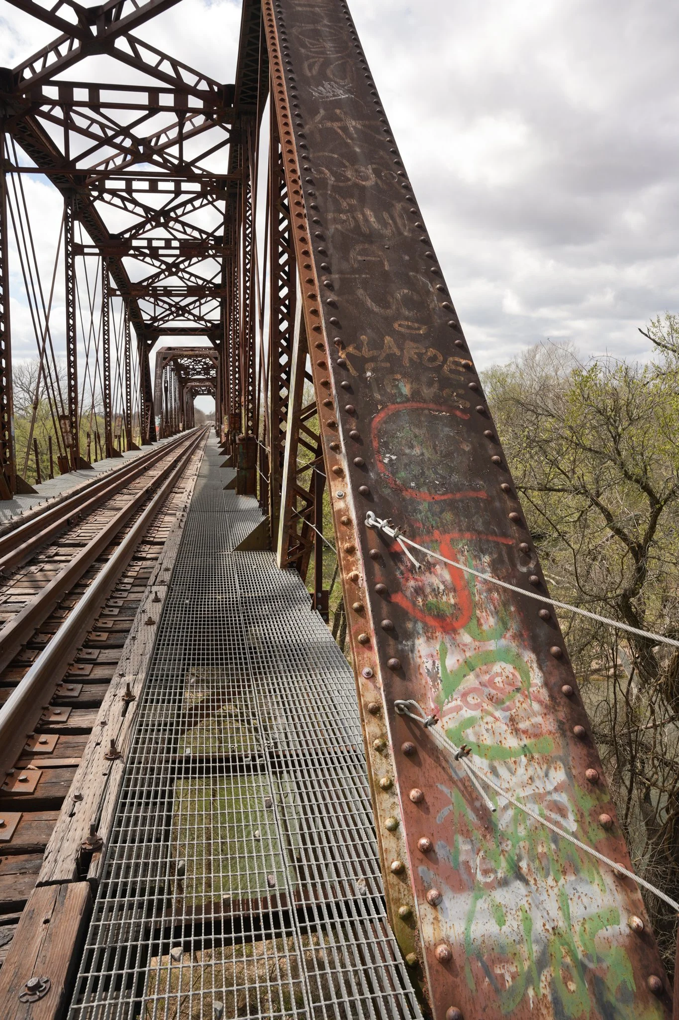 train-trestle-two-bridges-trail-colorado-river-refuge-photo.jpg