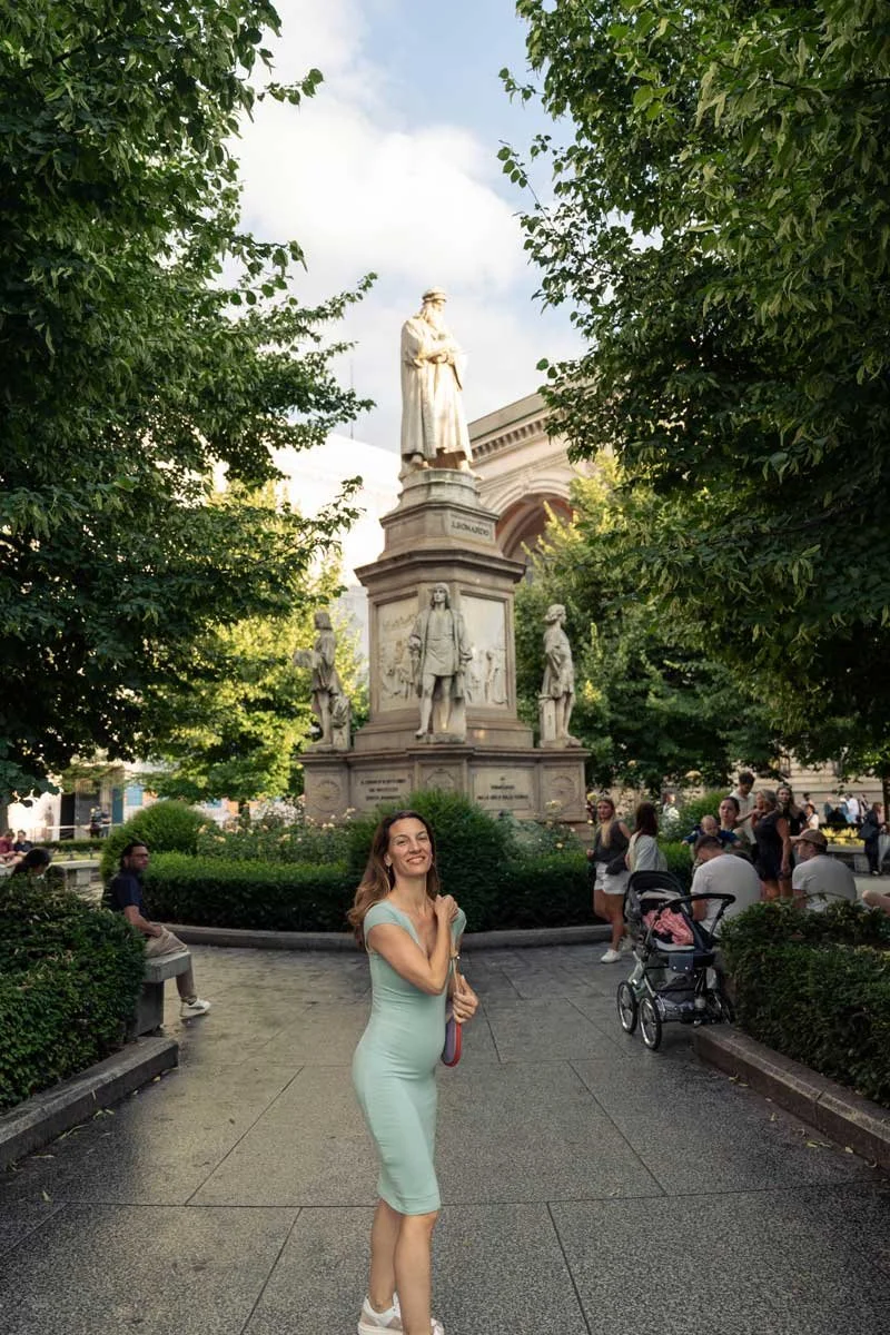 Genevieve Leonardo Statue.jpg