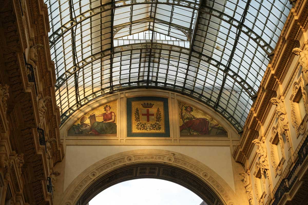 galleria-vittorio-emanuele-ii-crown-mural.jpg