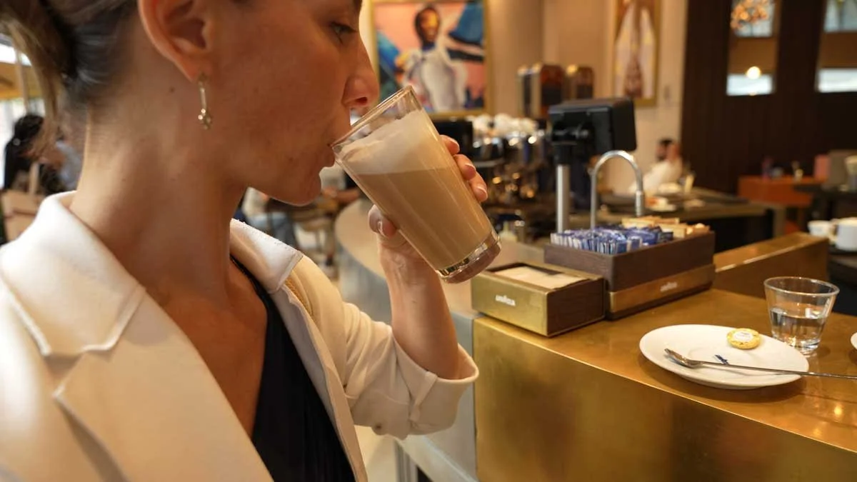 genevieve-lavazza-latte-milan.jpg