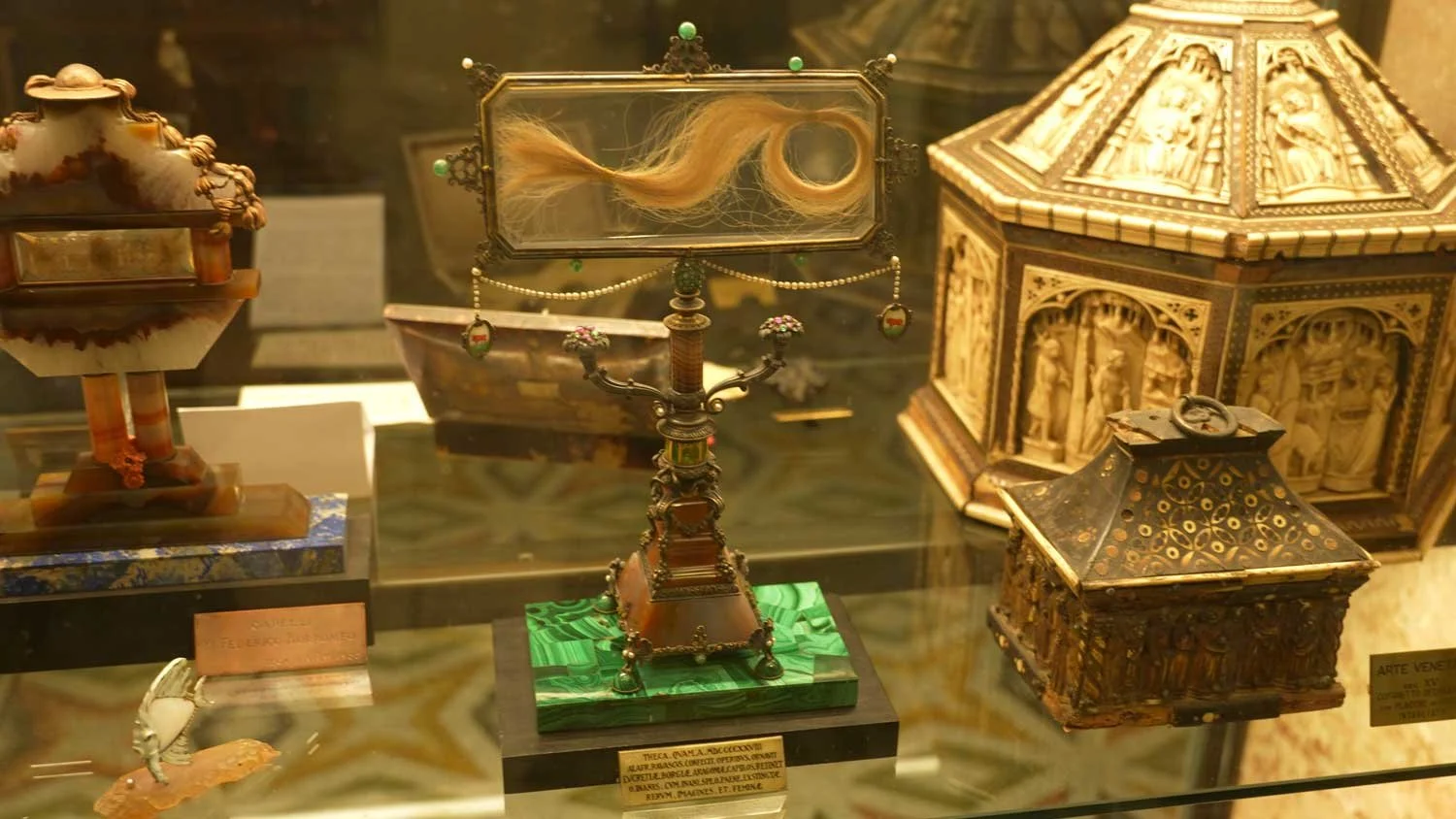 lucrezia-borgia-lock-of-hair-ambrosian-library.jpg